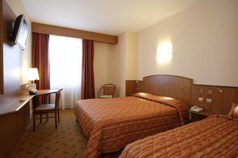 Kyriad Hotel Tours Centre Eksteriør bilde
